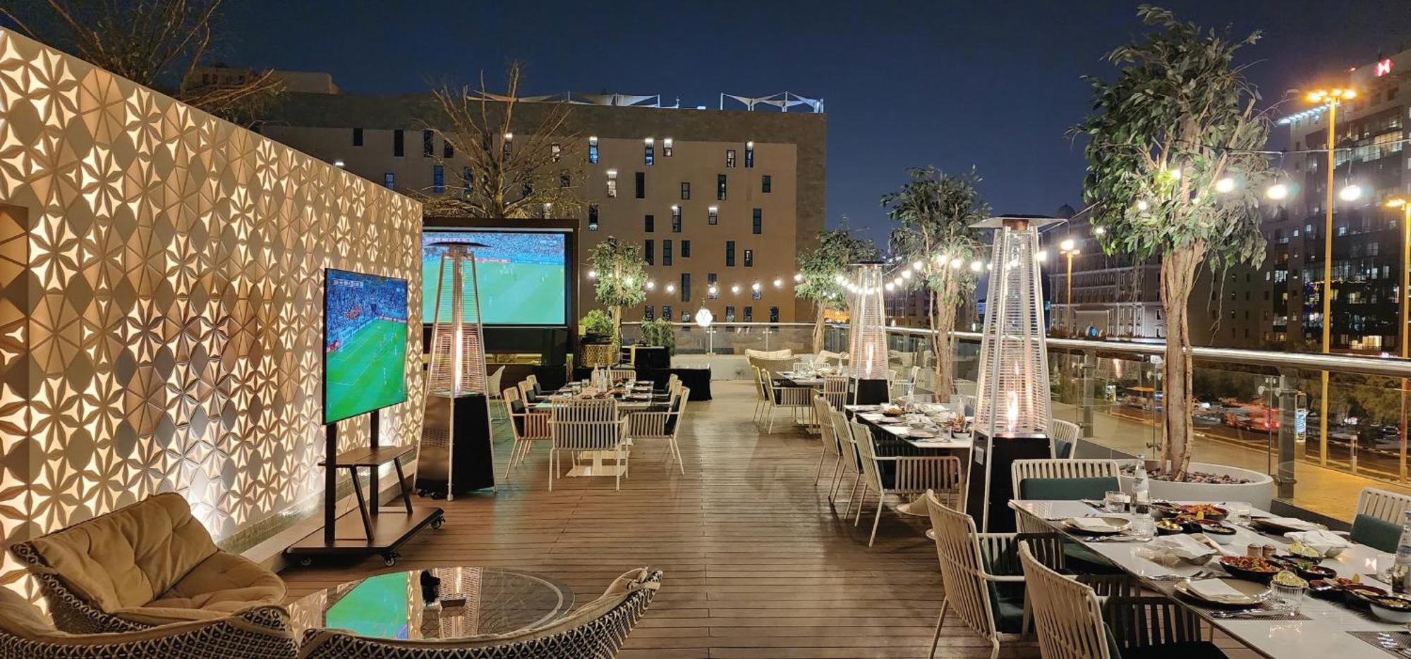 Steigenberger Hotel Doha Exteriör bild The rooftop of the hotel