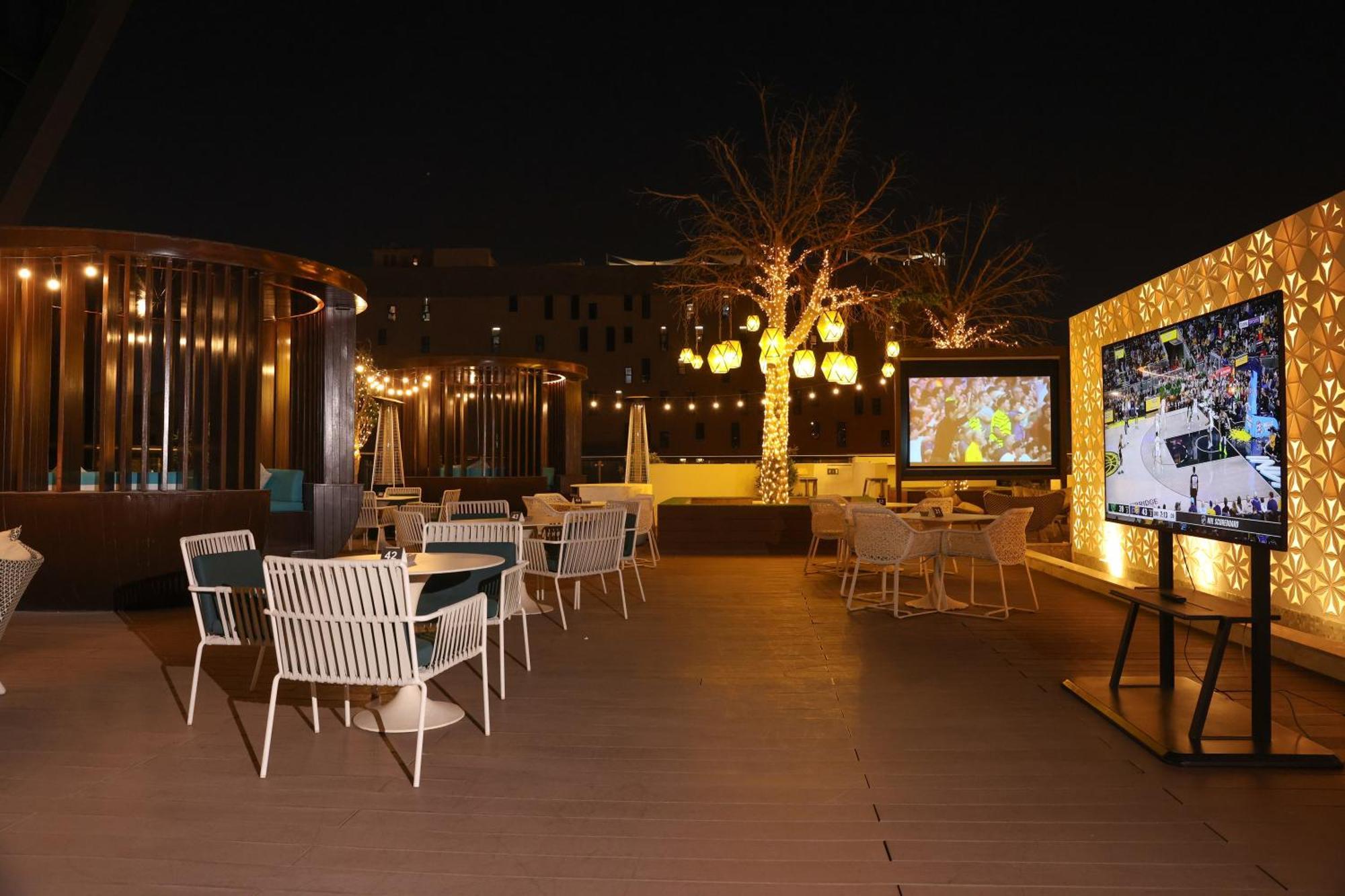 Steigenberger Hotel Doha Exteriör bild The Sky Bar